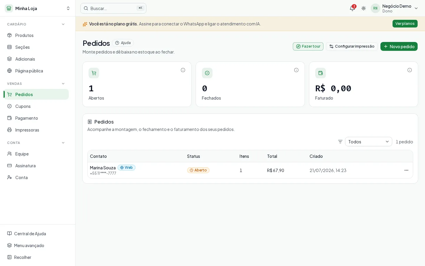Lista de Pedidos no painel do AEX, com o selo Web num pedido nascido do cardápio online